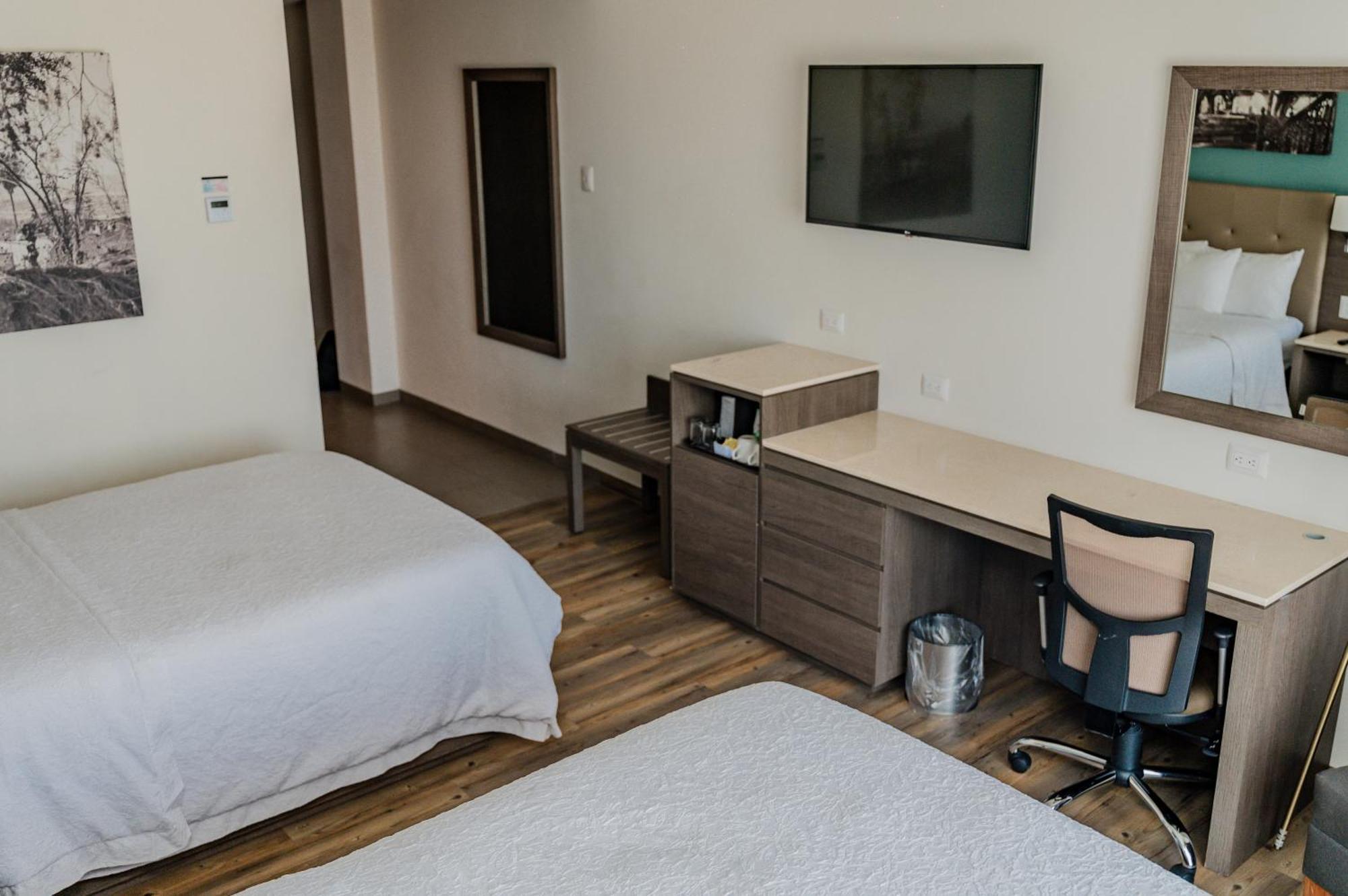 Hampton Inn By Hilton Celaya Celaya  Exterior photo